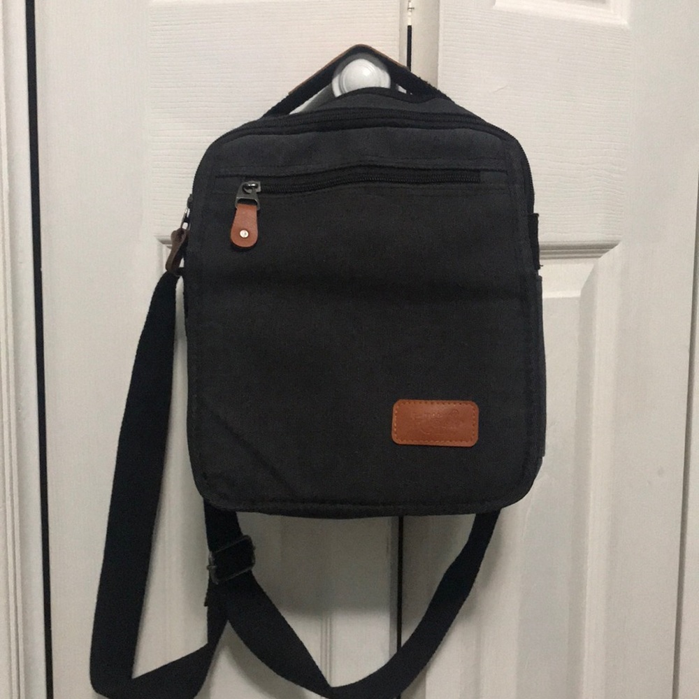 grey cross body purse with lots of storage!